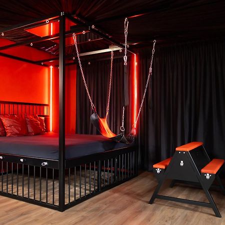 Bdsm Red Apartments Vilnius Exterior photo